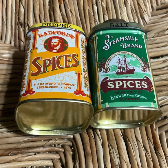 Vintage Radfords Set Salt Pepper Spices Tin Shakers - Picture 6 of 6